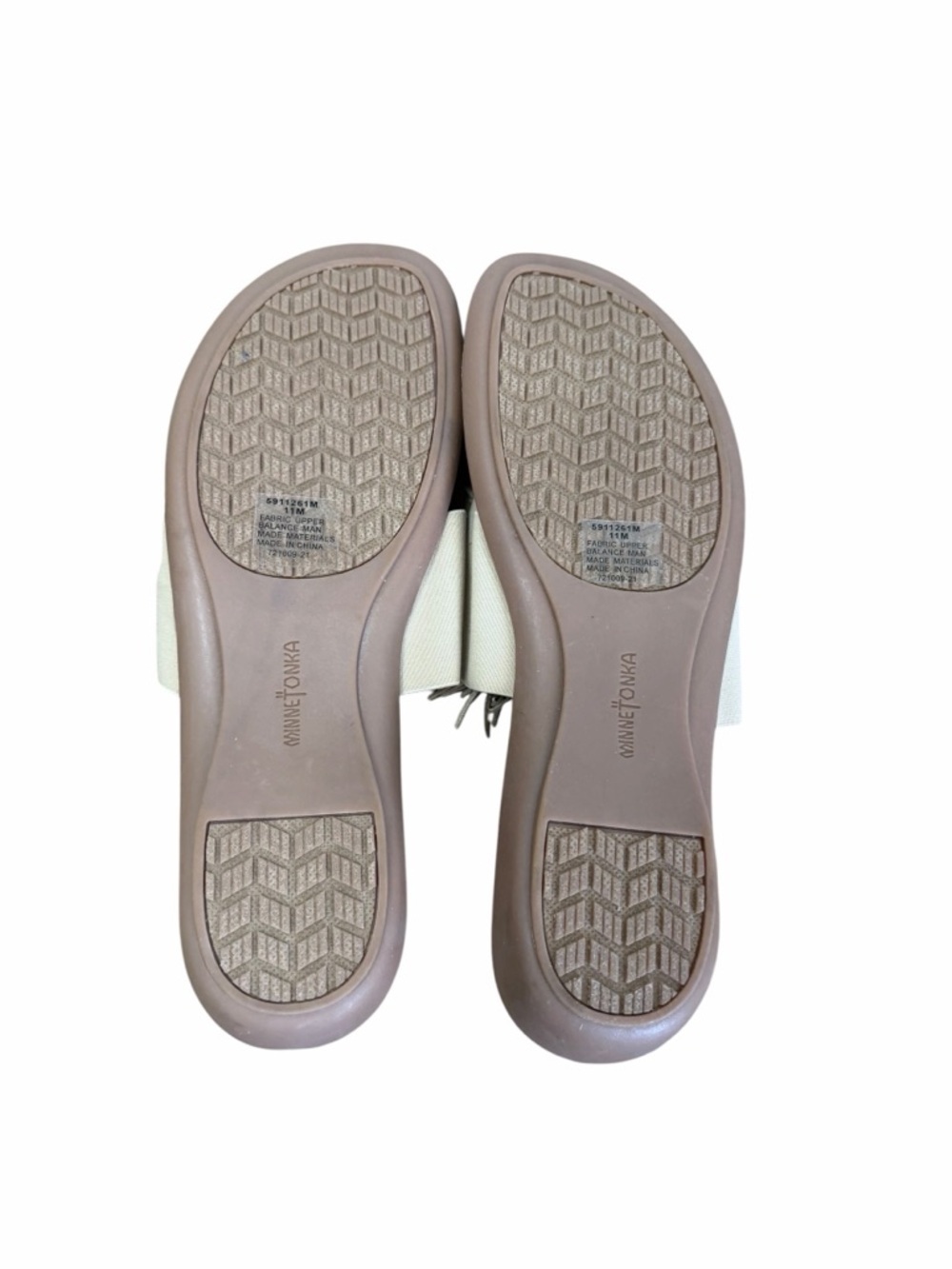 Minnetonka Tricia Women’s Thong Sandal Tan Fringe Pom Size 11 - Picture 5 of 9